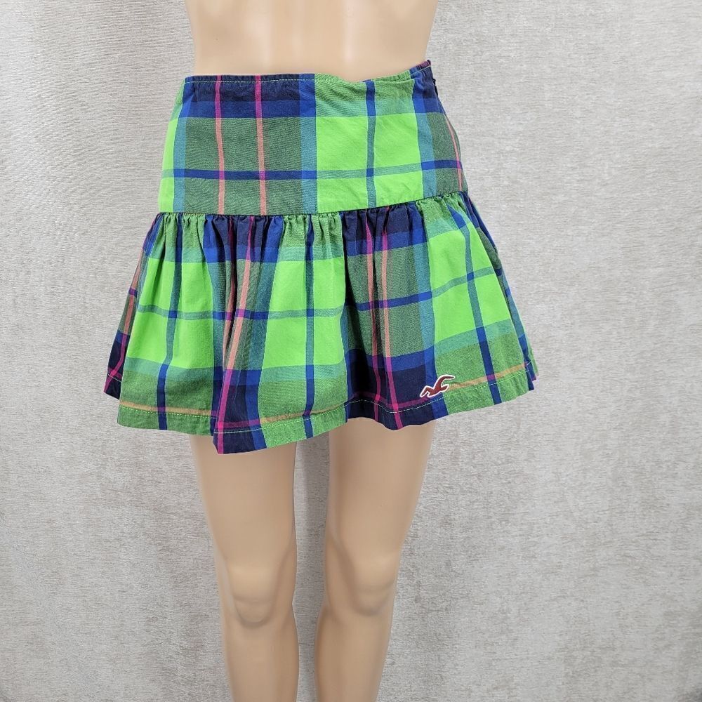 Hollister Iconic Y2K Green Blue Plaid Mini Skirt with Logo Juniors Size 9